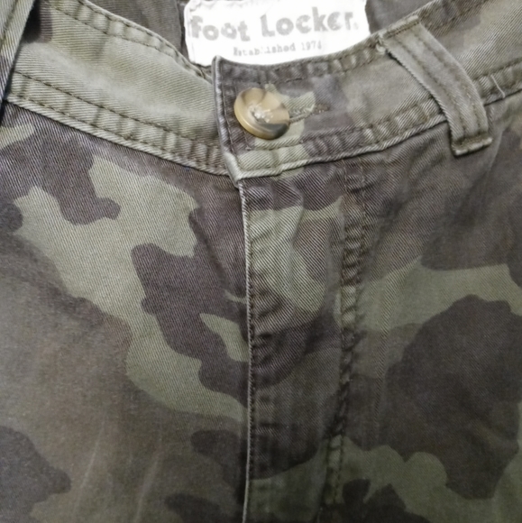 🏇FOOT LOCKER CAMO CARGO PANTS🤺 - Picture 8 of 16